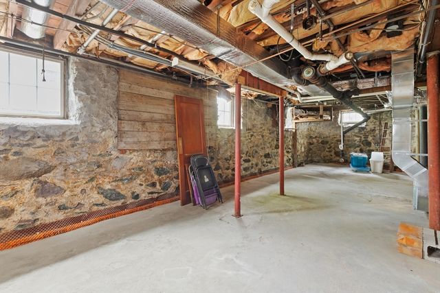 12 Spruce St 12, Watertown, MA 02472