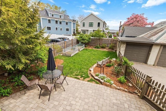 12 Spruce St 12, Watertown, MA 02472