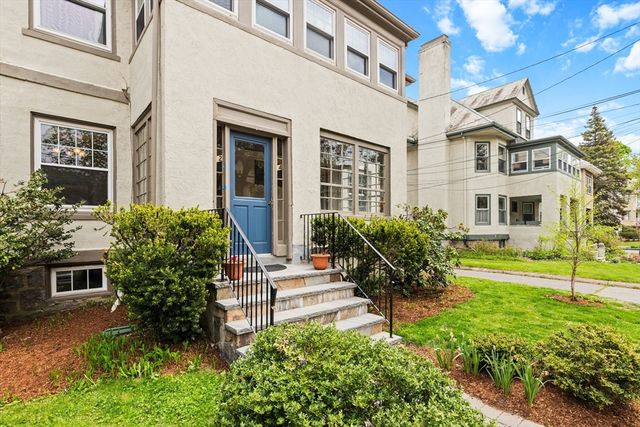 12 Spruce St 12, Watertown, MA 02472