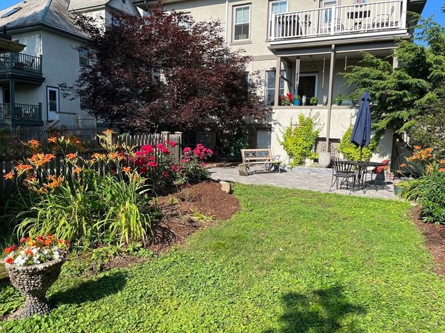 12 Spruce St 12, Watertown, MA 02472