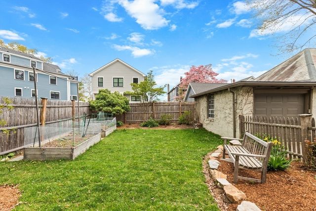 12 Spruce St 12, Watertown, MA 02472