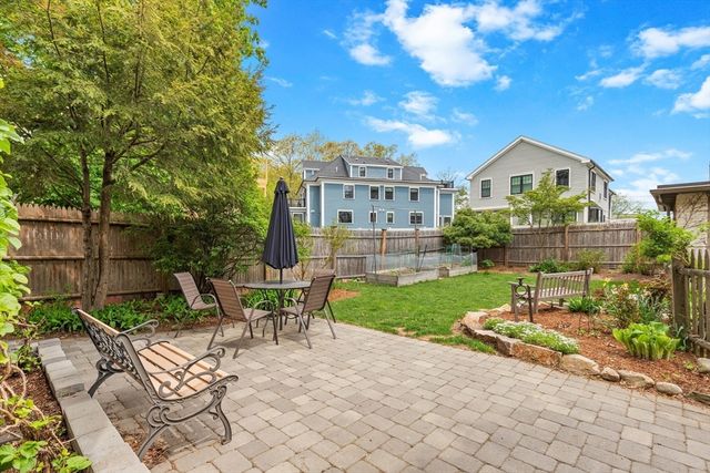 12 Spruce St 12, Watertown, MA 02472