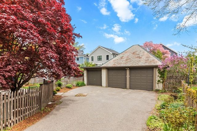 12 Spruce St 12, Watertown, MA 02472