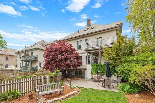 12 Spruce St 12, Watertown, MA 02472