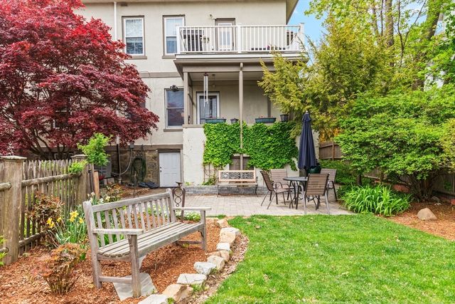 12 Spruce St 12, Watertown, MA 02472