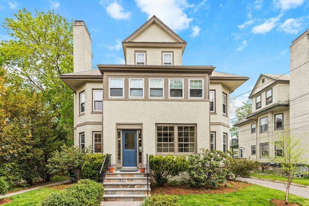12 Spruce St 12, Watertown, MA 02472