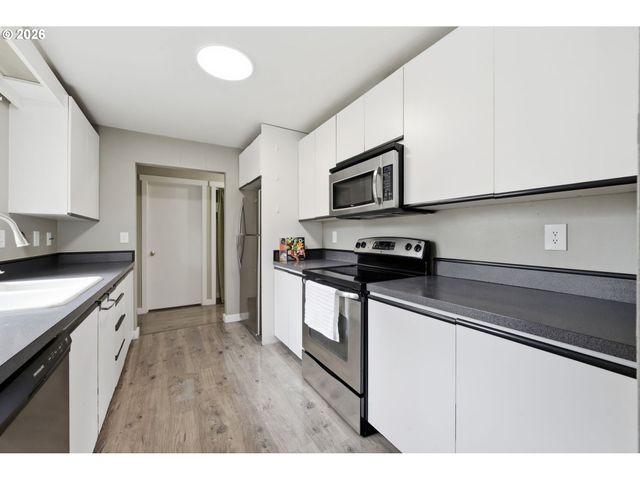 845 25TH Pl, Springfield, OR 97477