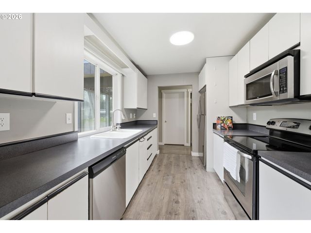 845 25TH Pl, Springfield, OR 97477