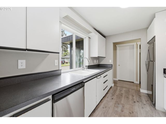 845 25TH Pl, Springfield, OR 97477