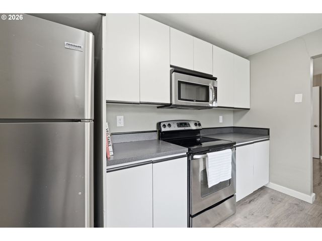 845 25TH Pl, Springfield, OR 97477