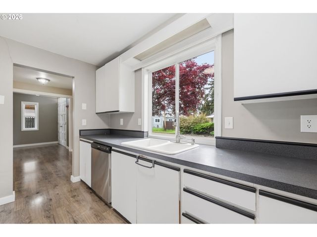 845 25TH Pl, Springfield, OR 97477