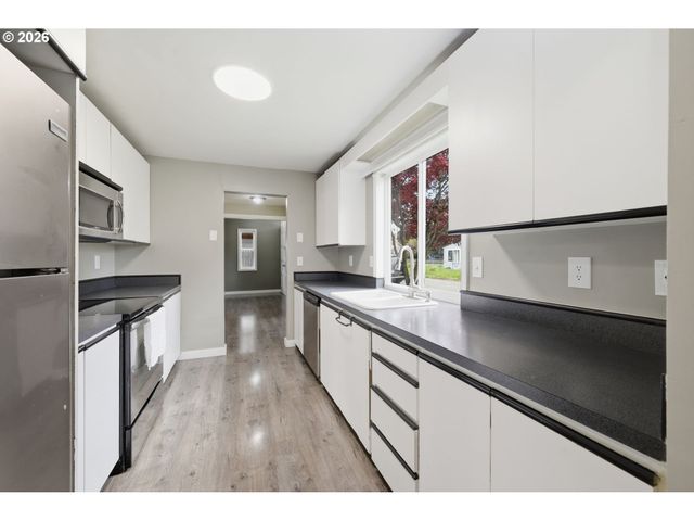 845 25TH Pl, Springfield, OR 97477