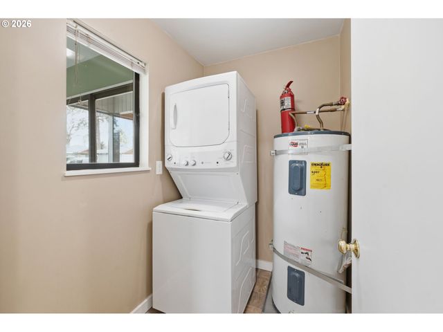 845 25TH Pl, Springfield, OR 97477