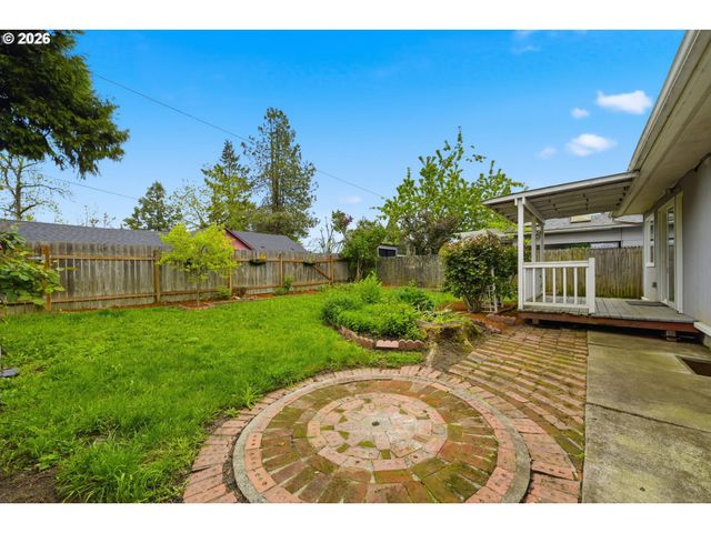 845 25TH Pl, Springfield, OR 97477