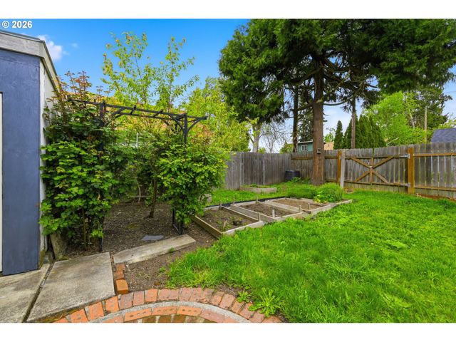 845 25TH Pl, Springfield, OR 97477