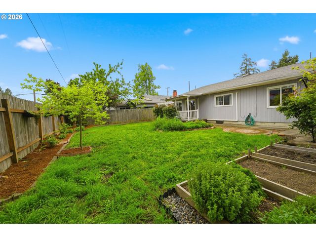 845 25TH Pl, Springfield, OR 97477