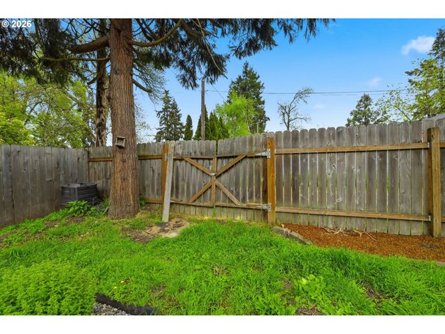 845 25TH Pl, Springfield, OR 97477