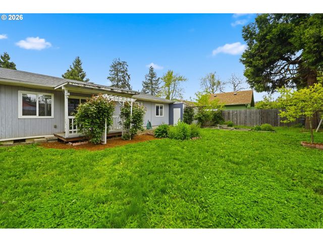 845 25TH Pl, Springfield, OR 97477