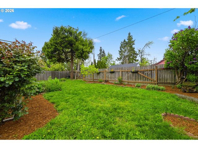 845 25TH Pl, Springfield, OR 97477