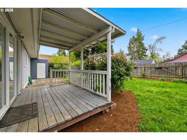 845 25TH Pl, Springfield, OR 97477