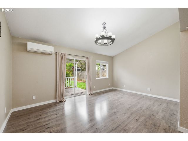 845 25TH Pl, Springfield, OR 97477