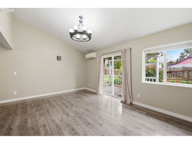 845 25TH Pl, Springfield, OR 97477