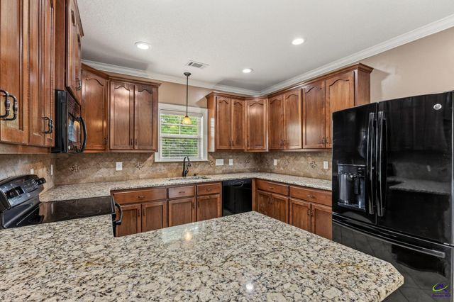 123 Highland Point Drive, Kathleen, GA 31047
