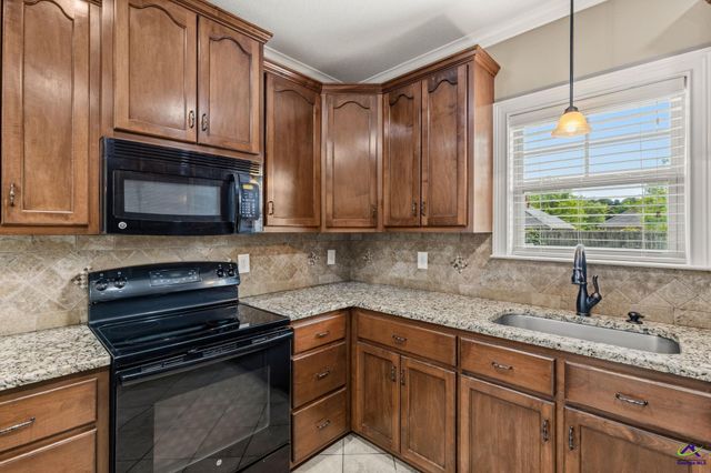 123 Highland Point Drive, Kathleen, GA 31047