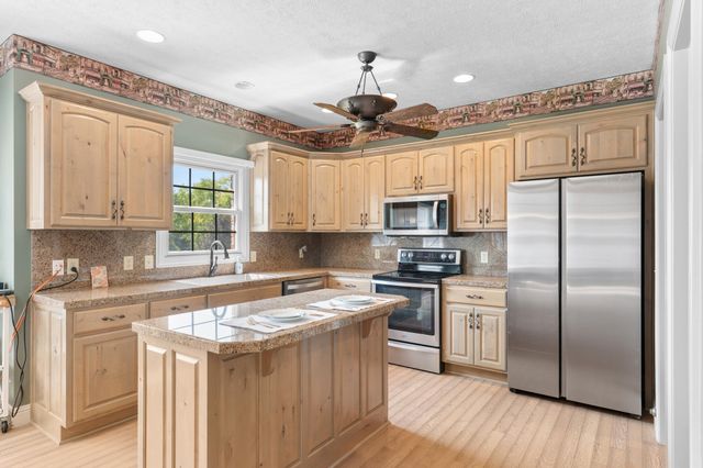 5072 E Hedgerow Drive, Springfield, MO 65802