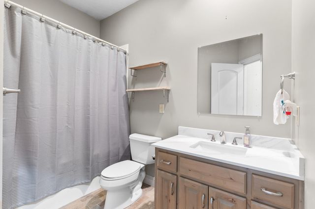 5072 E Hedgerow Drive, Springfield, MO 65802