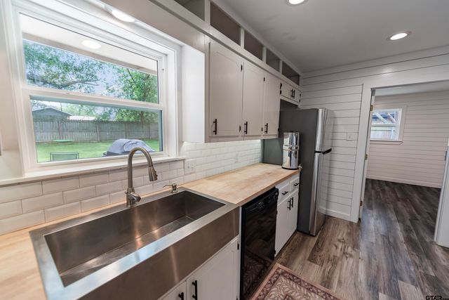 211 Red Bird Lane, Mt Vernon, TX 75457