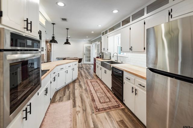 211 Red Bird Lane, Mt Vernon, TX 75457