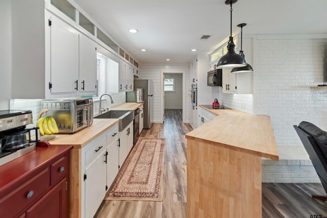 211 Red Bird Lane, Mt Vernon, TX 75457