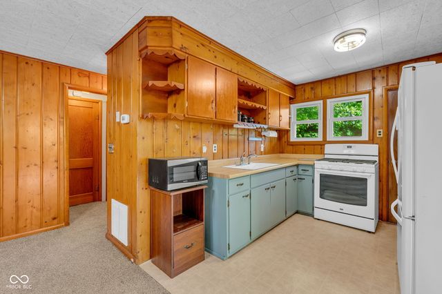 11107 Dogwood Lane, Cloverdale, IN 46120
