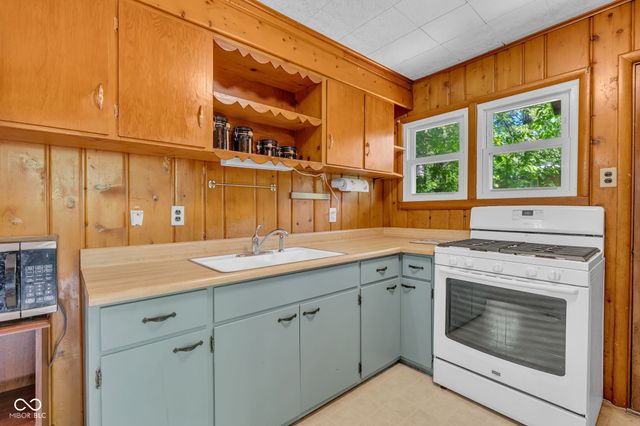11107 Dogwood Lane, Cloverdale, IN 46120