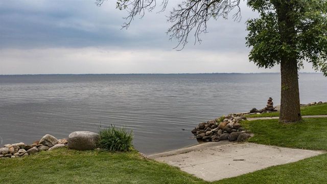 9205 WILLOW LANE, Fremont, WI 54940