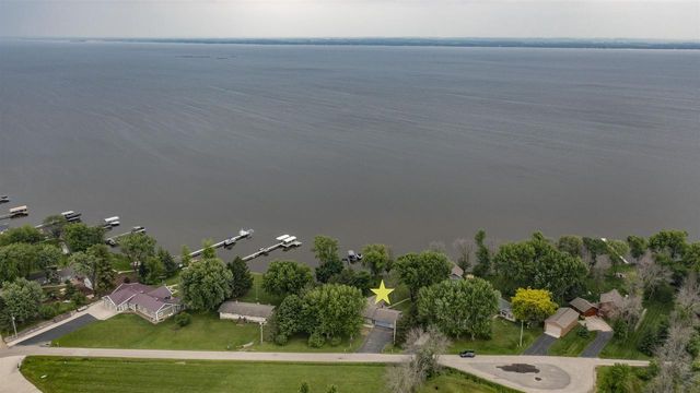 9205 WILLOW LANE, Fremont, WI 54940
