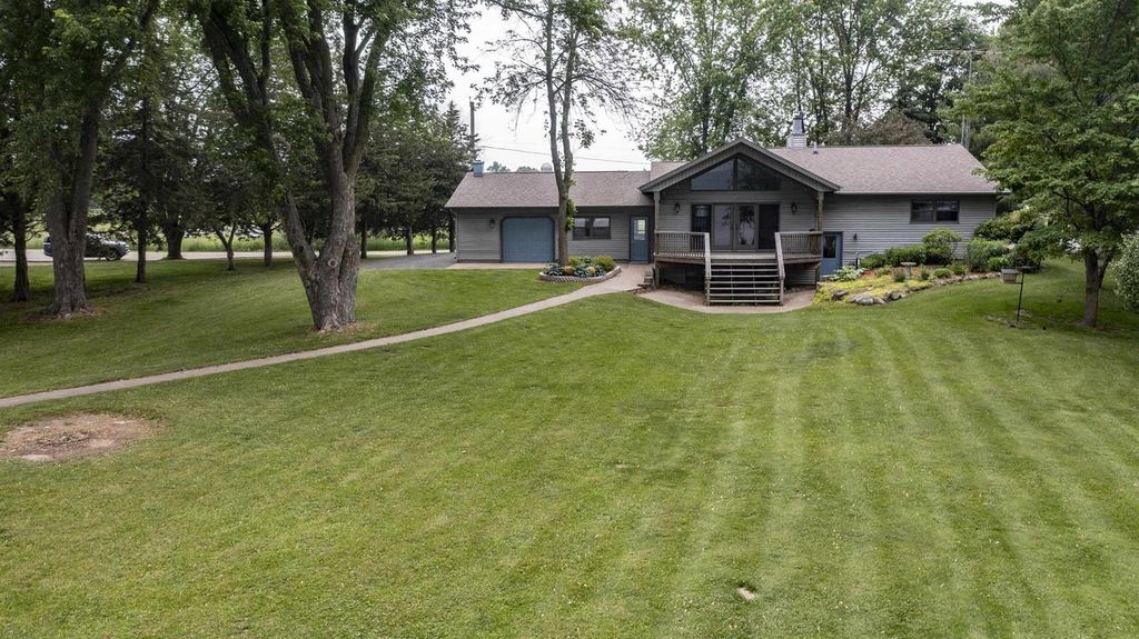 9205 WILLOW LANE, Fremont, WI 54940