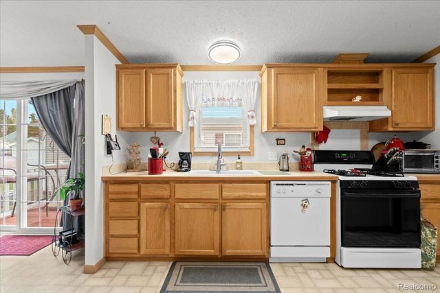 11092 Indianwood Court, Green Oak Township, MI 48178