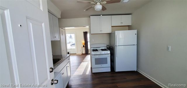 545 E Dallas Avenue, Madison Heights, MI 48071