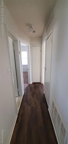 545 E Dallas Avenue, Madison Heights, MI 48071