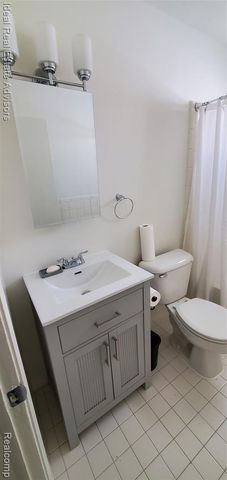 545 E Dallas Avenue, Madison Heights, MI 48071