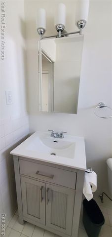 545 E Dallas Avenue, Madison Heights, MI 48071