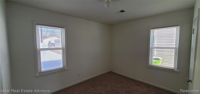 545 E Dallas Avenue, Madison Heights, MI 48071