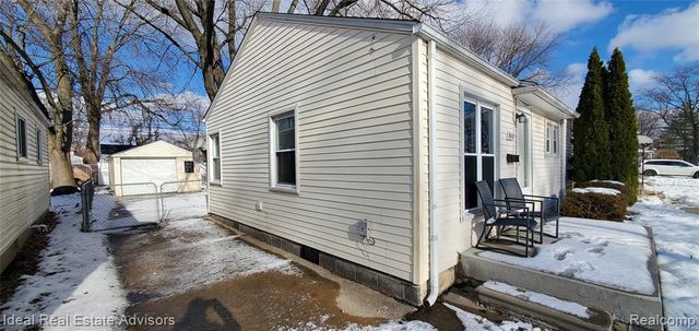 545 E Dallas Avenue, Madison Heights, MI 48071