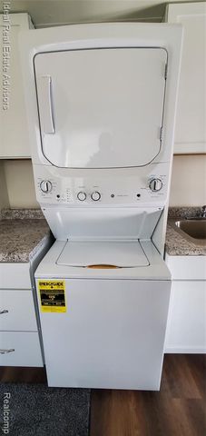 545 E Dallas Avenue, Madison Heights, MI 48071