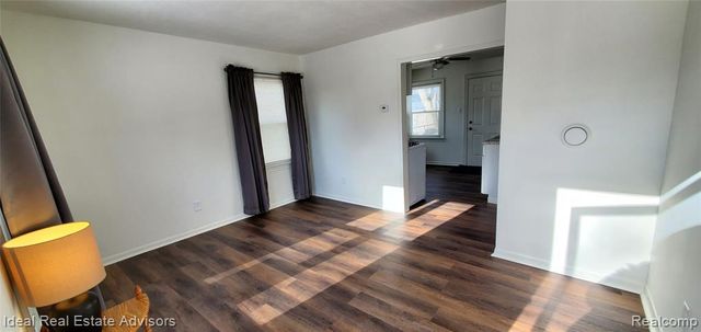 545 E Dallas Avenue, Madison Heights, MI 48071