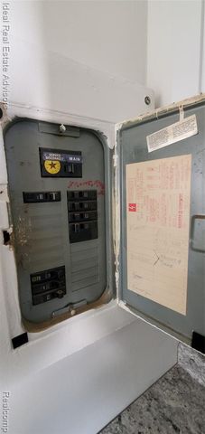 545 E Dallas Avenue, Madison Heights, MI 48071