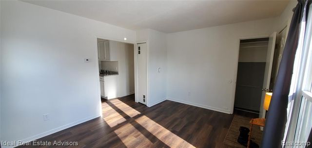 545 E Dallas Avenue, Madison Heights, MI 48071