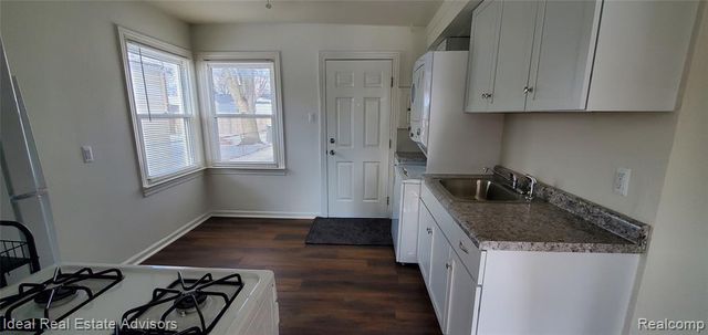 545 E Dallas Avenue, Madison Heights, MI 48071